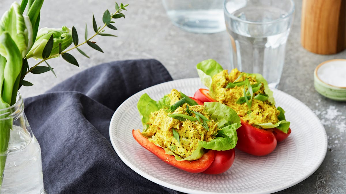 Keto chicken curry bell-pepper sandwich
